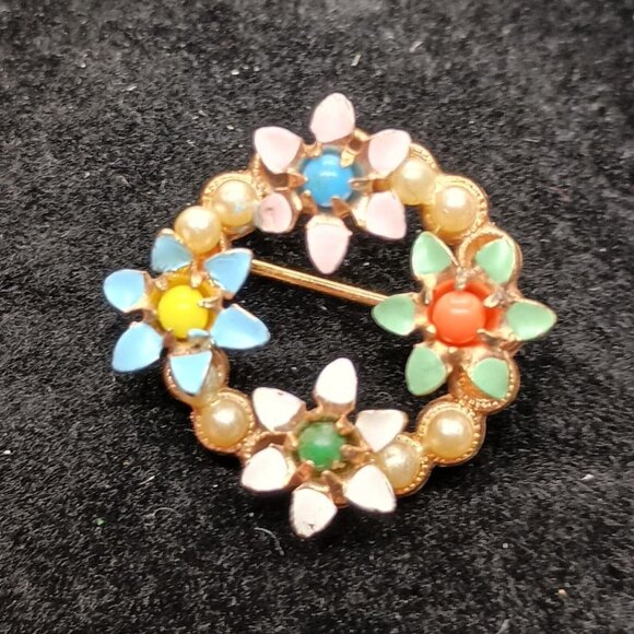Vtg Enamel Floral Wreath Brooch Round Pin Multicolor Flowers & faux Seed pearls - Picture 2 of 4